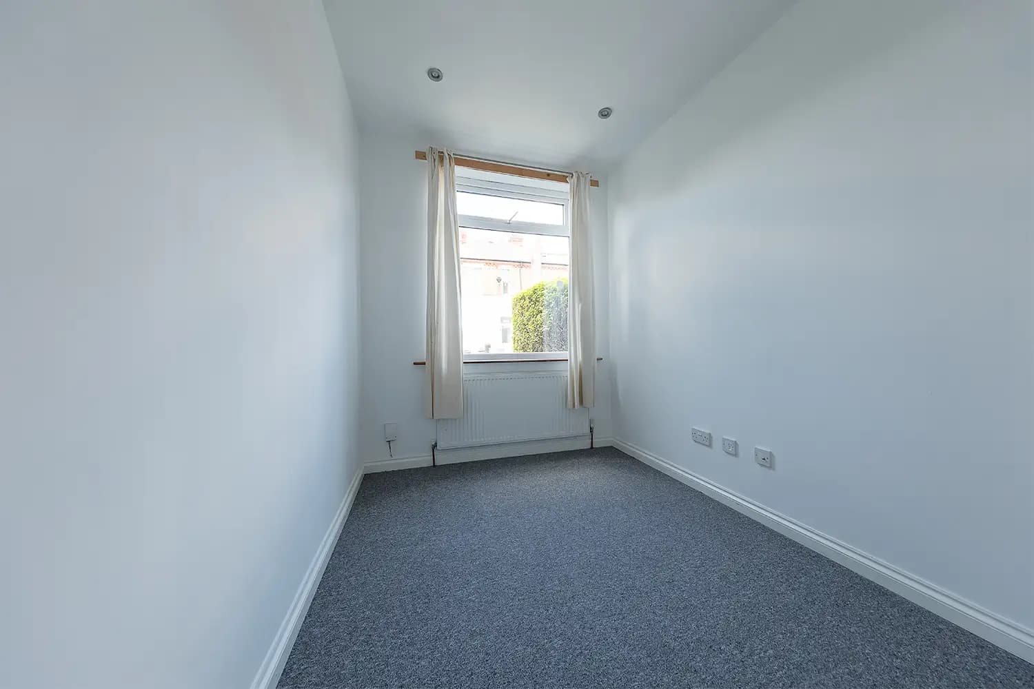 property photo 10 of 25