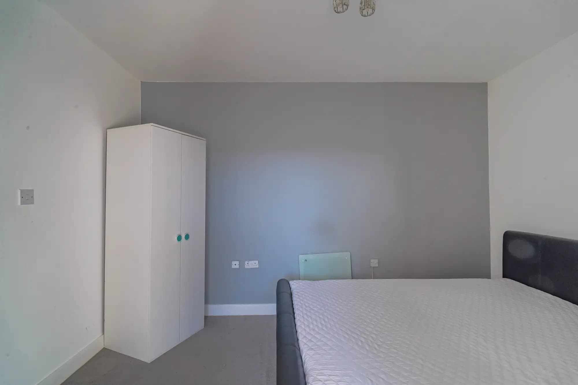 property photo 6 of 11