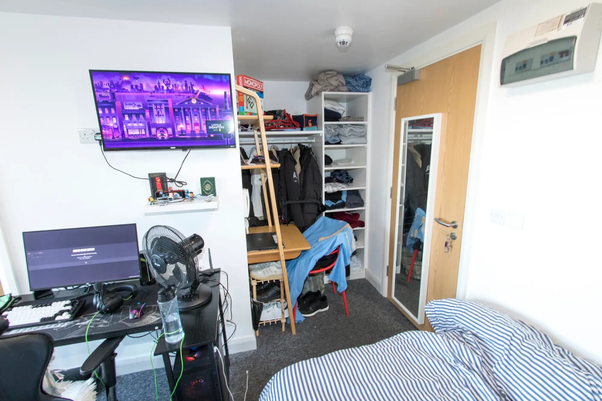 property photo 6 of 12