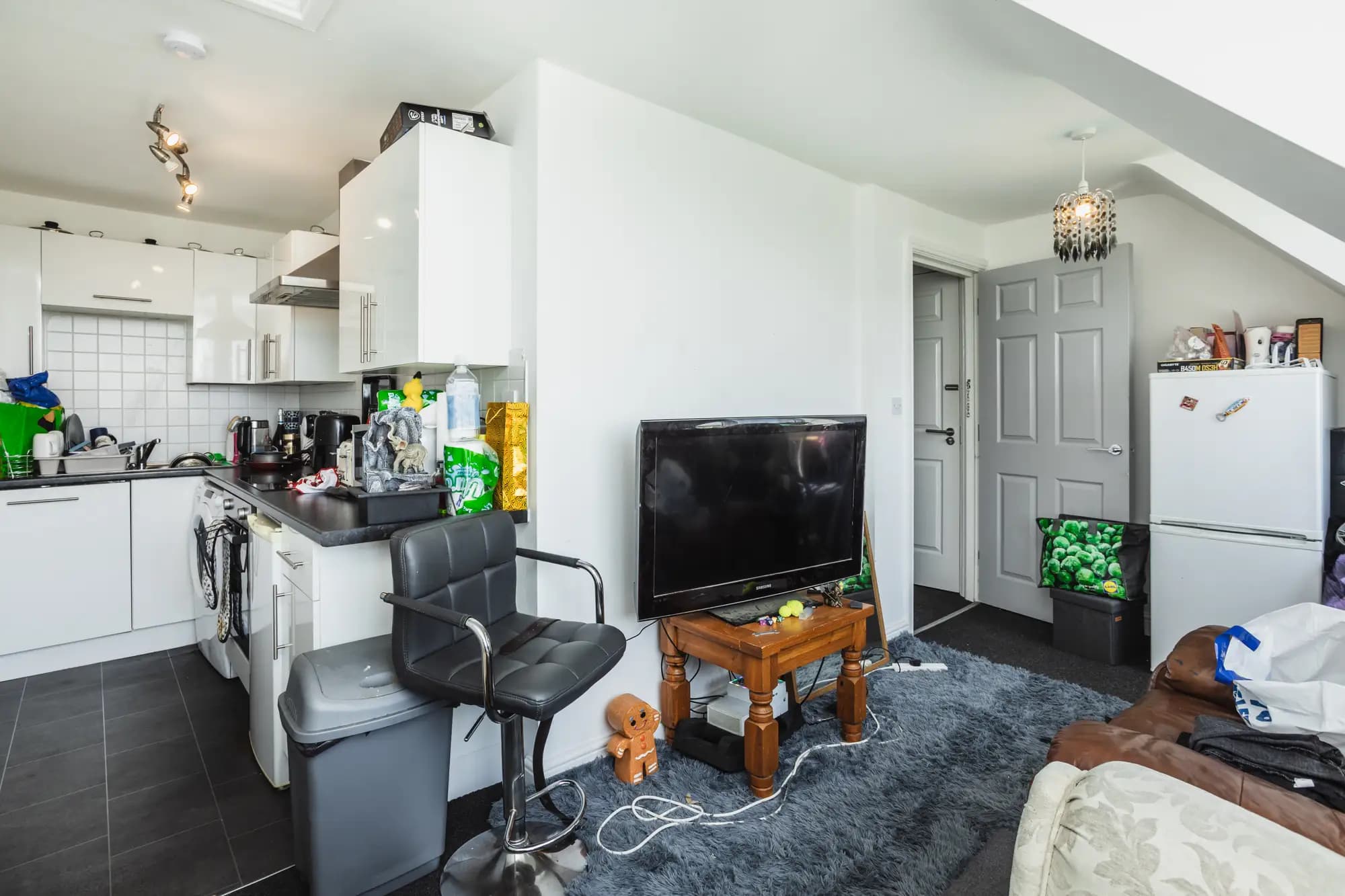 property photo 4 of 17