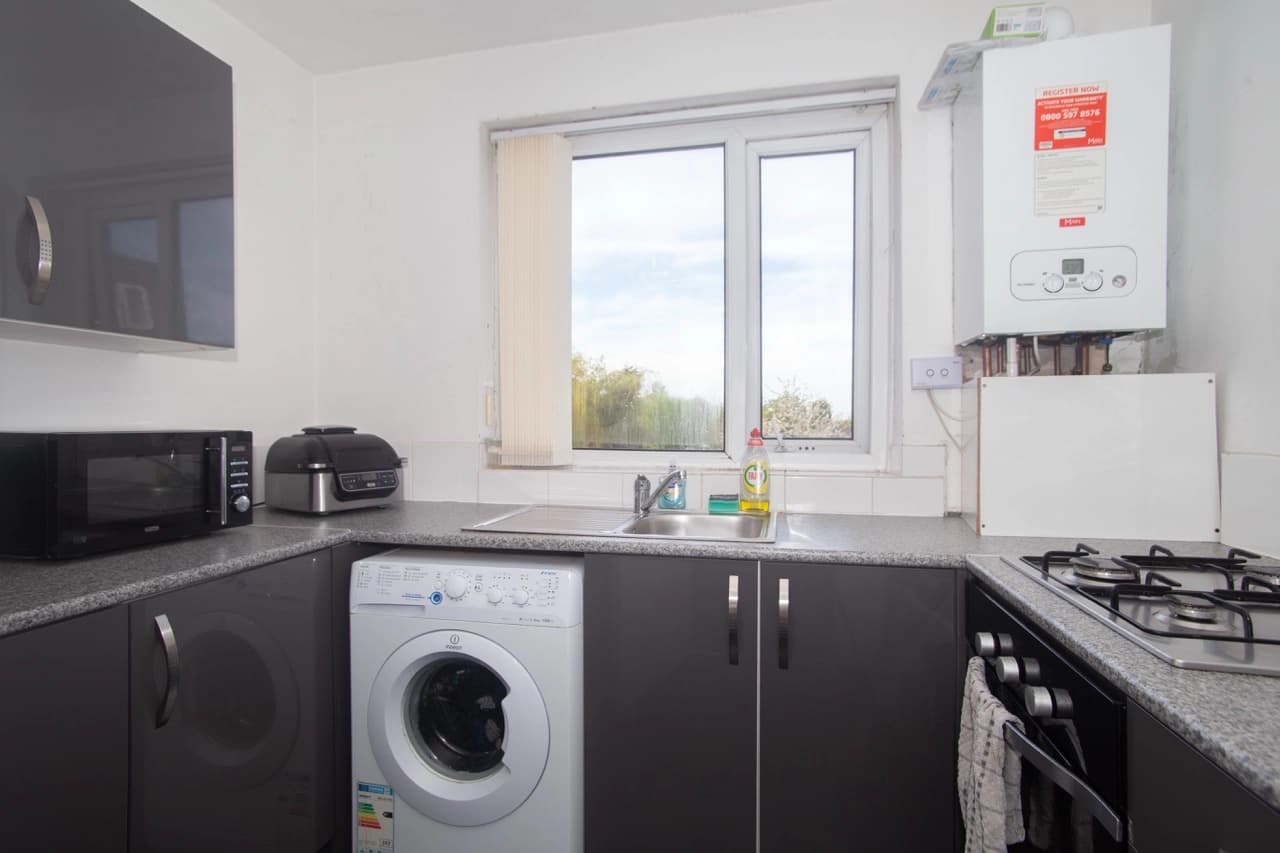 property photo 6 of 15