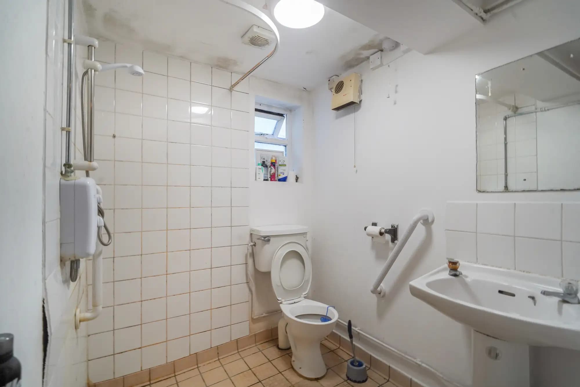 property photo 6 of 15
