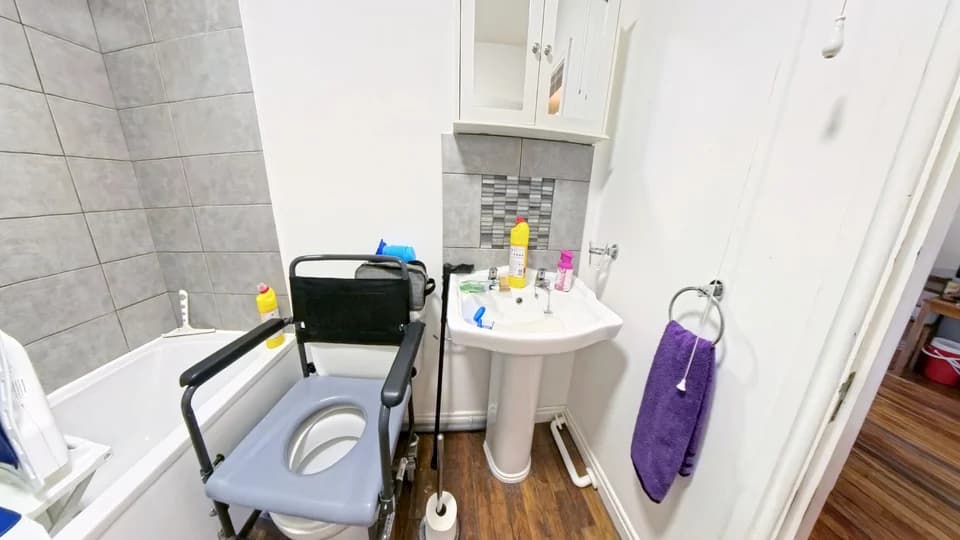 property photo 5 of 15