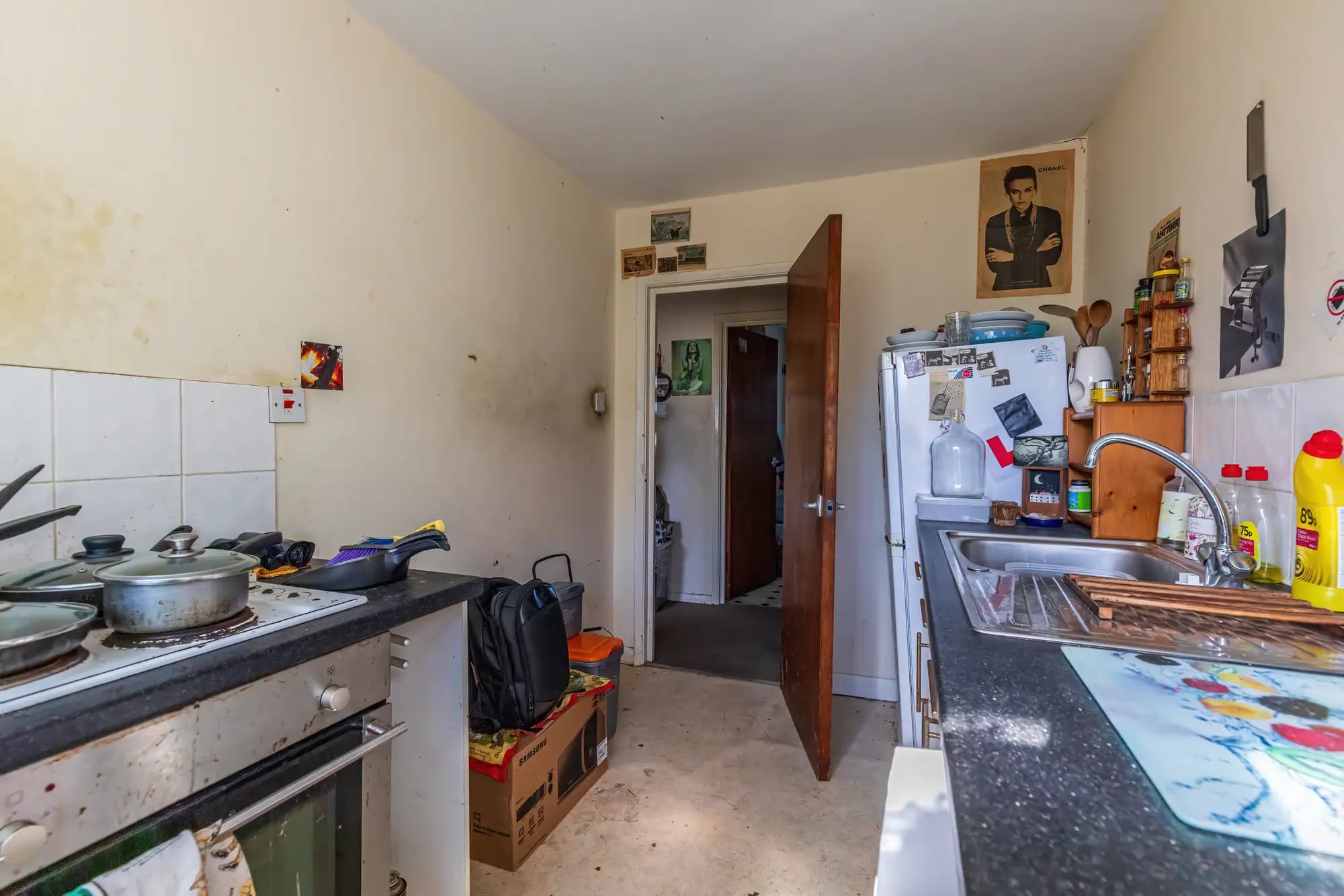 property photo 6 of 11