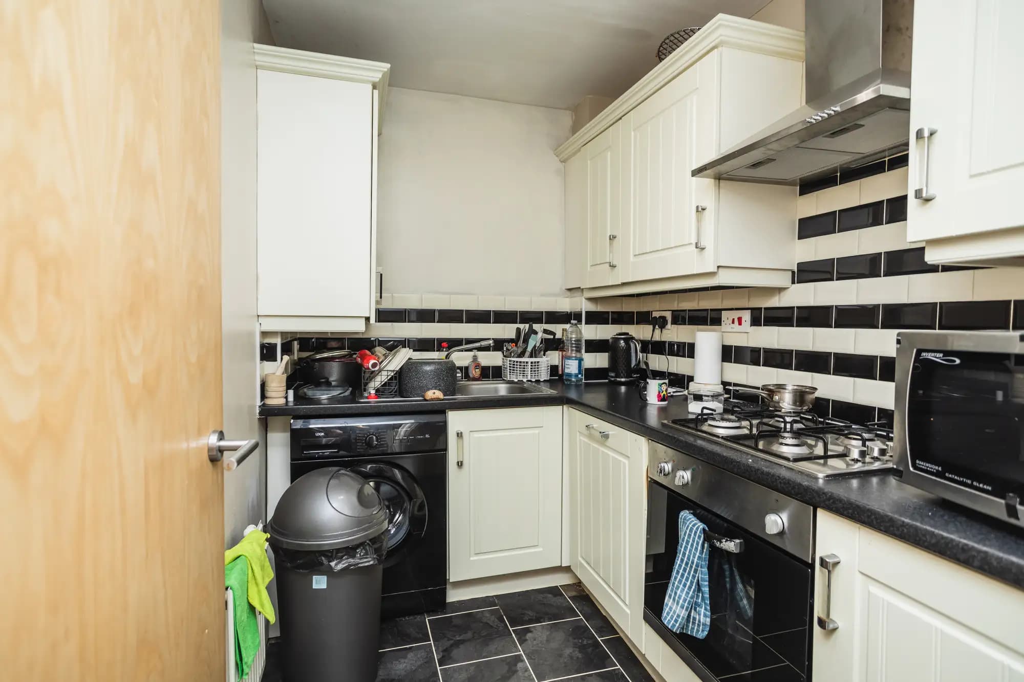 property photo 6 of 27