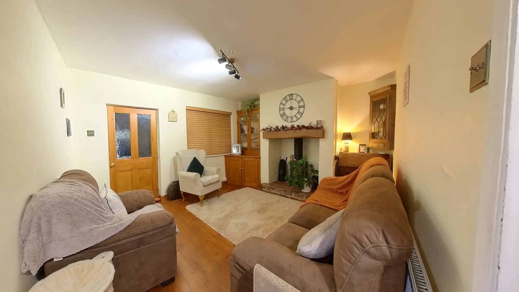 property photo 4 of 30