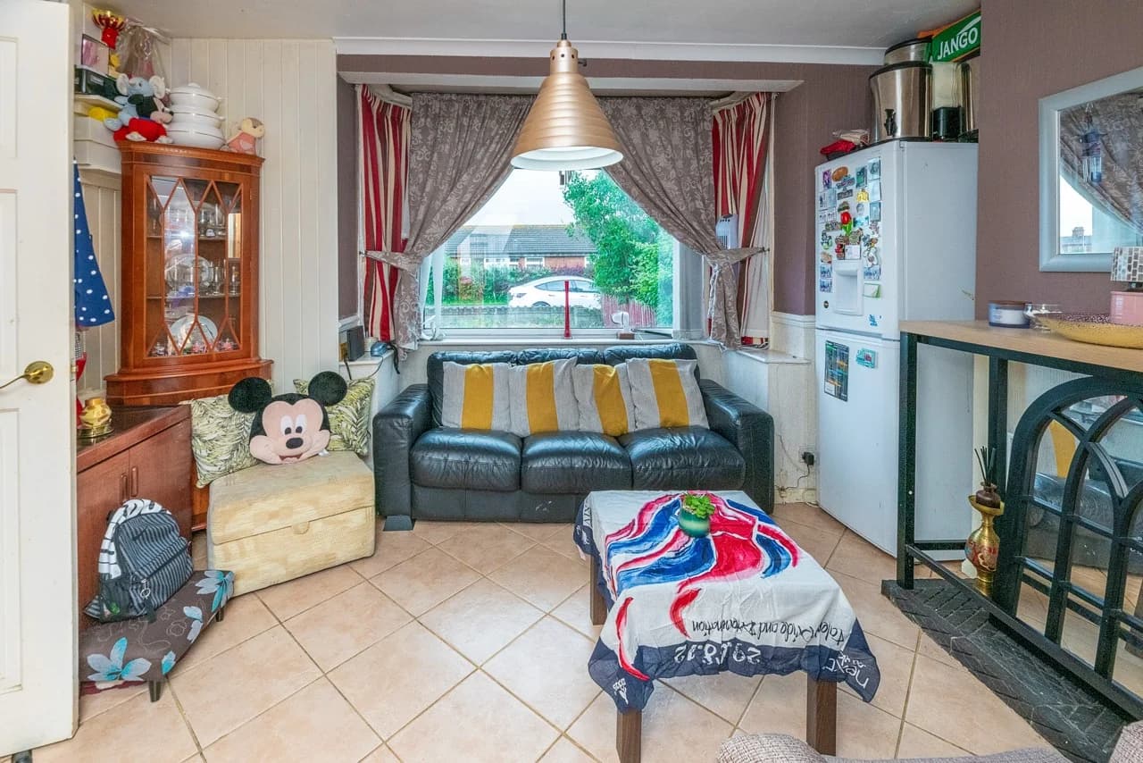 property photo 4 of 22