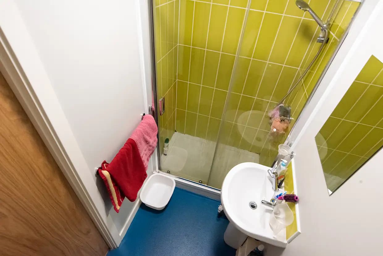 property photo 9 of 16