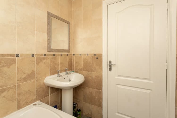 property photo 8 of 27