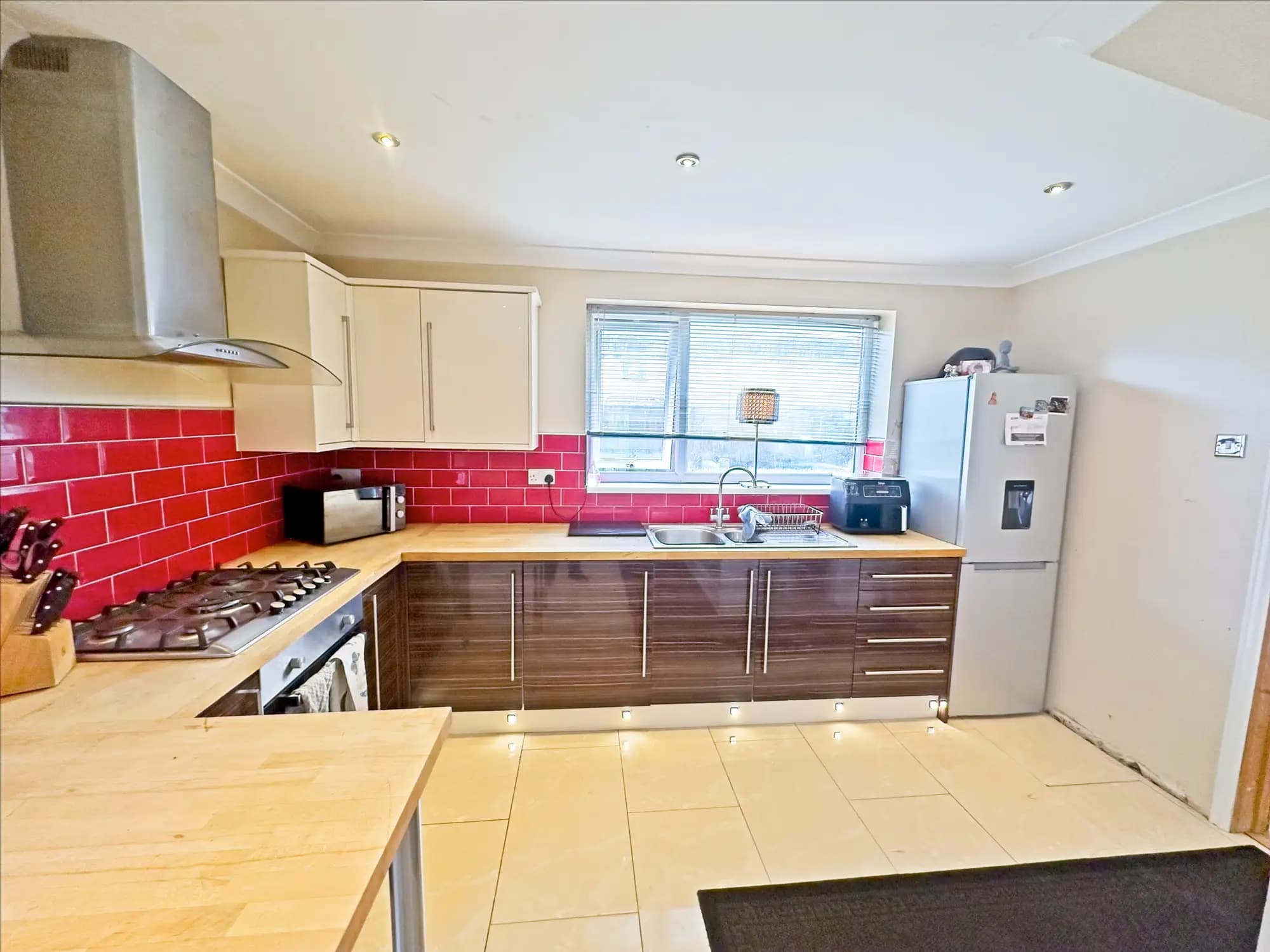 property photo 10 of 37