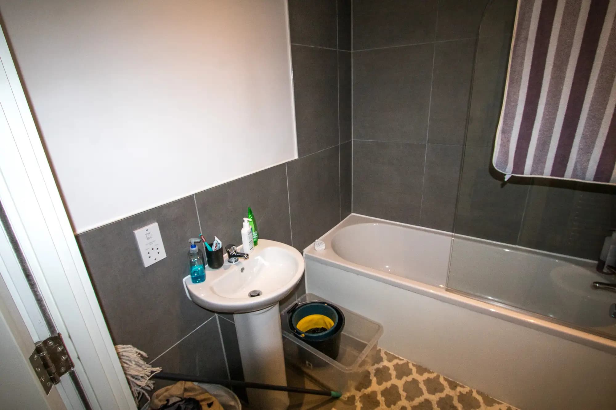 property photo 6 of 12