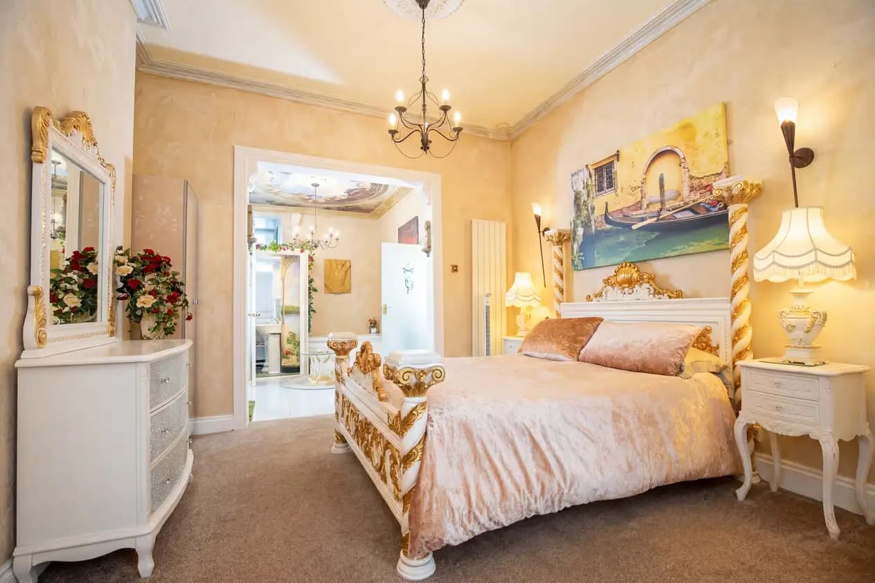 property photo 11 of 35