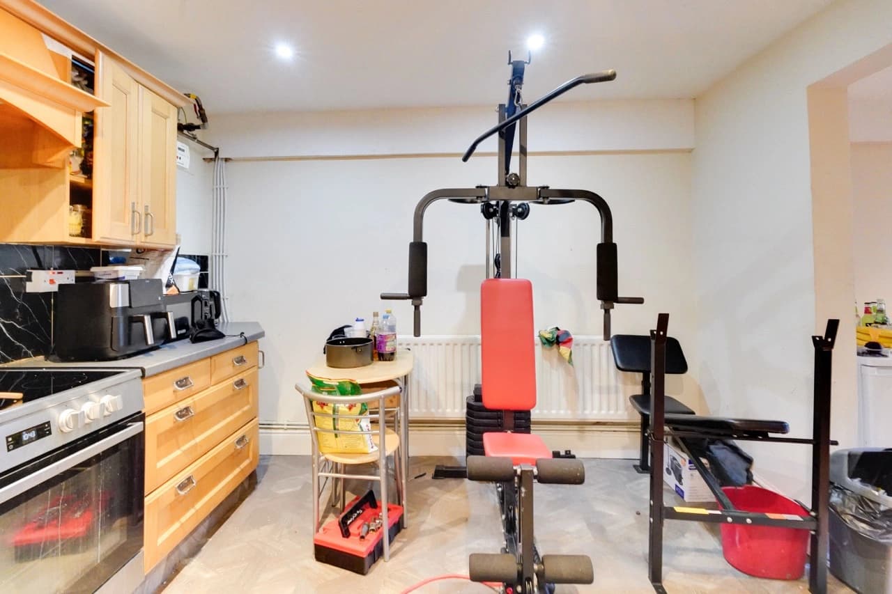 property photo 6 of 15