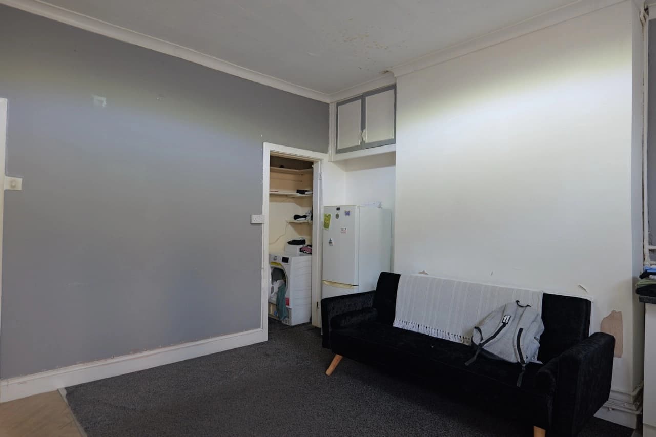 property photo 8 of 20