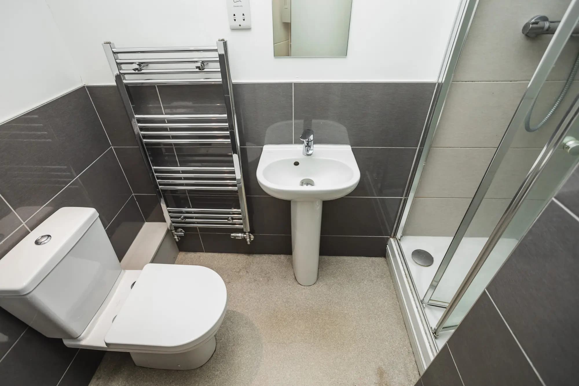 property photo 5 of 25