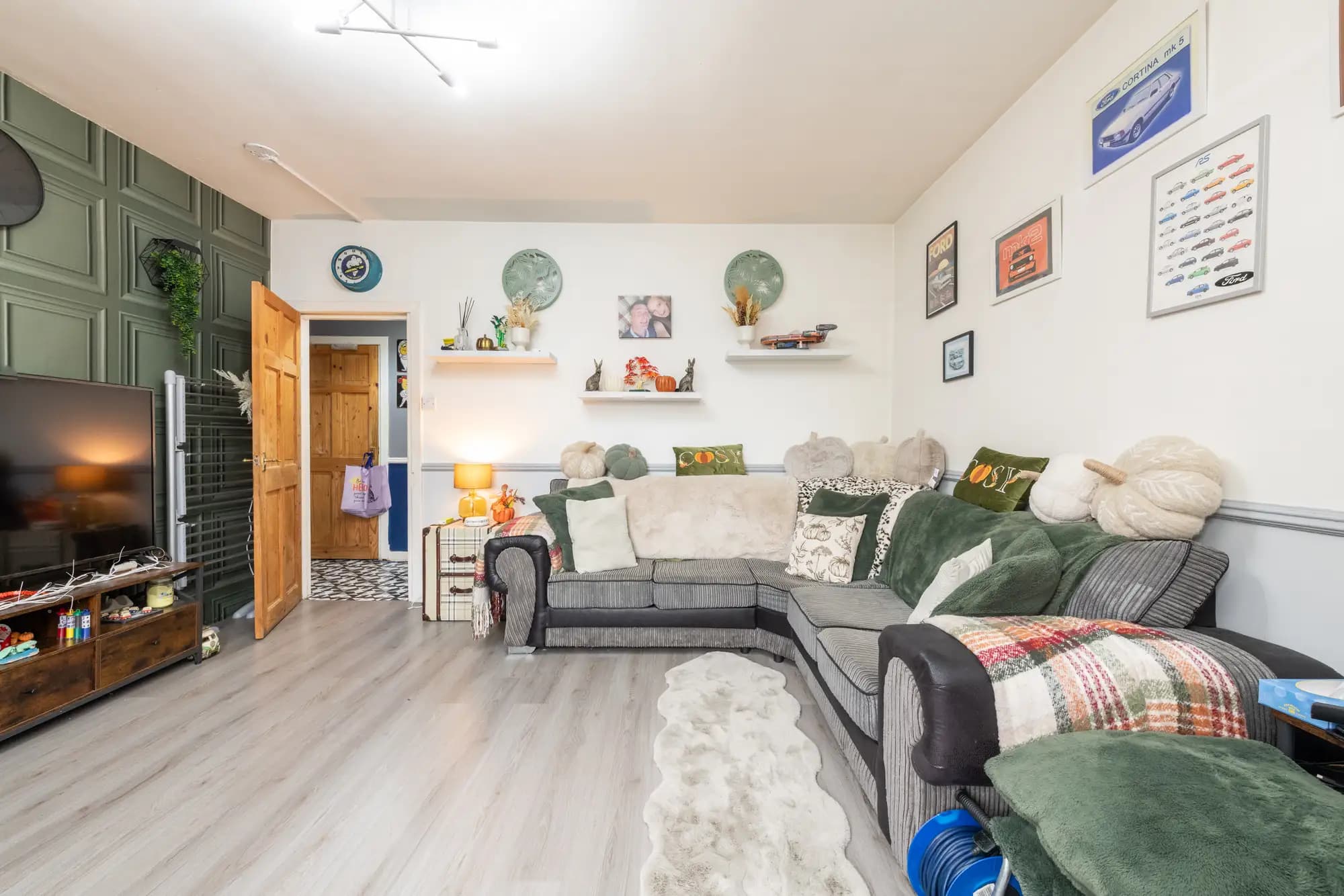 property photo 3 of 28