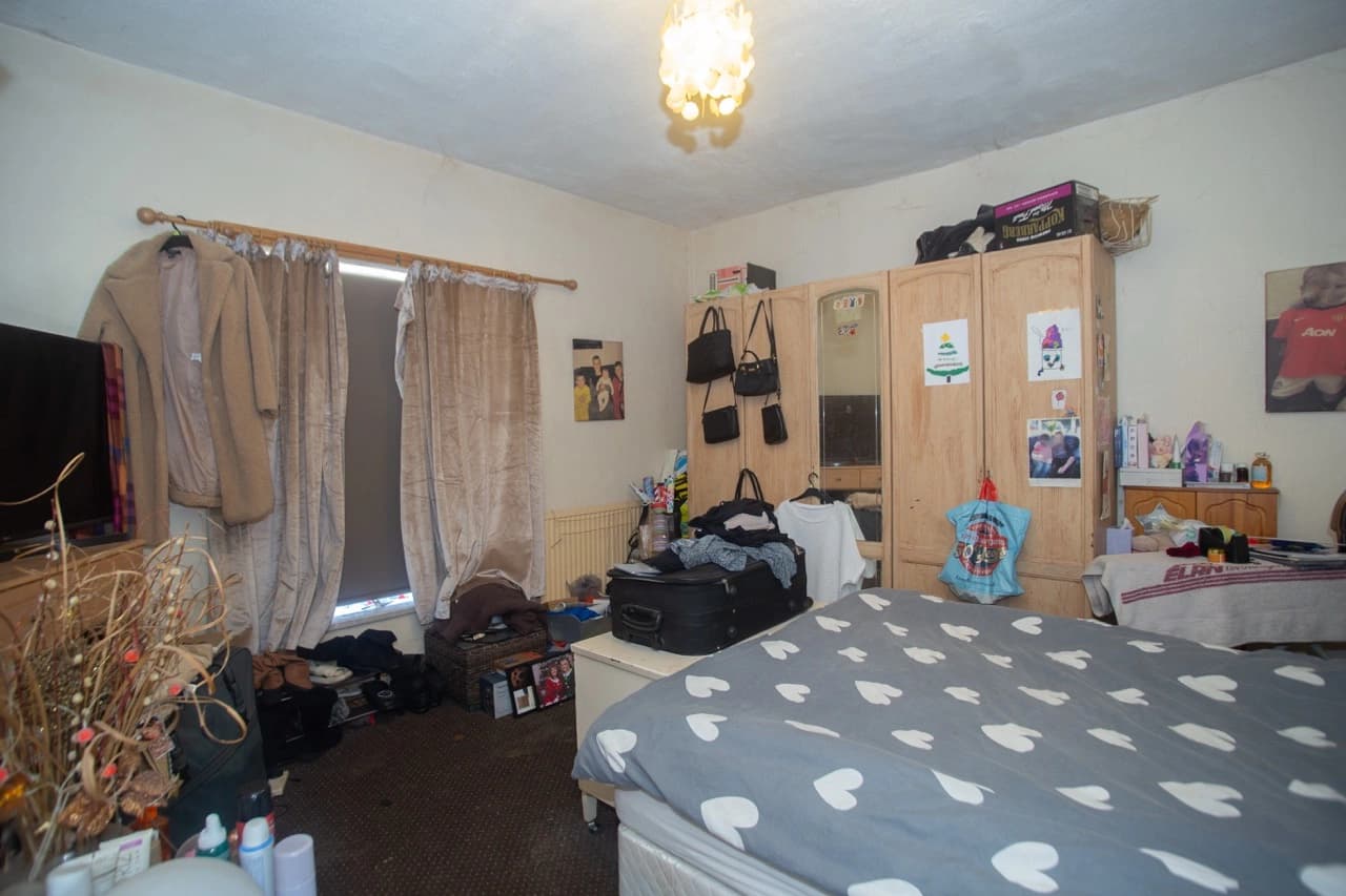 property photo 9 of 18