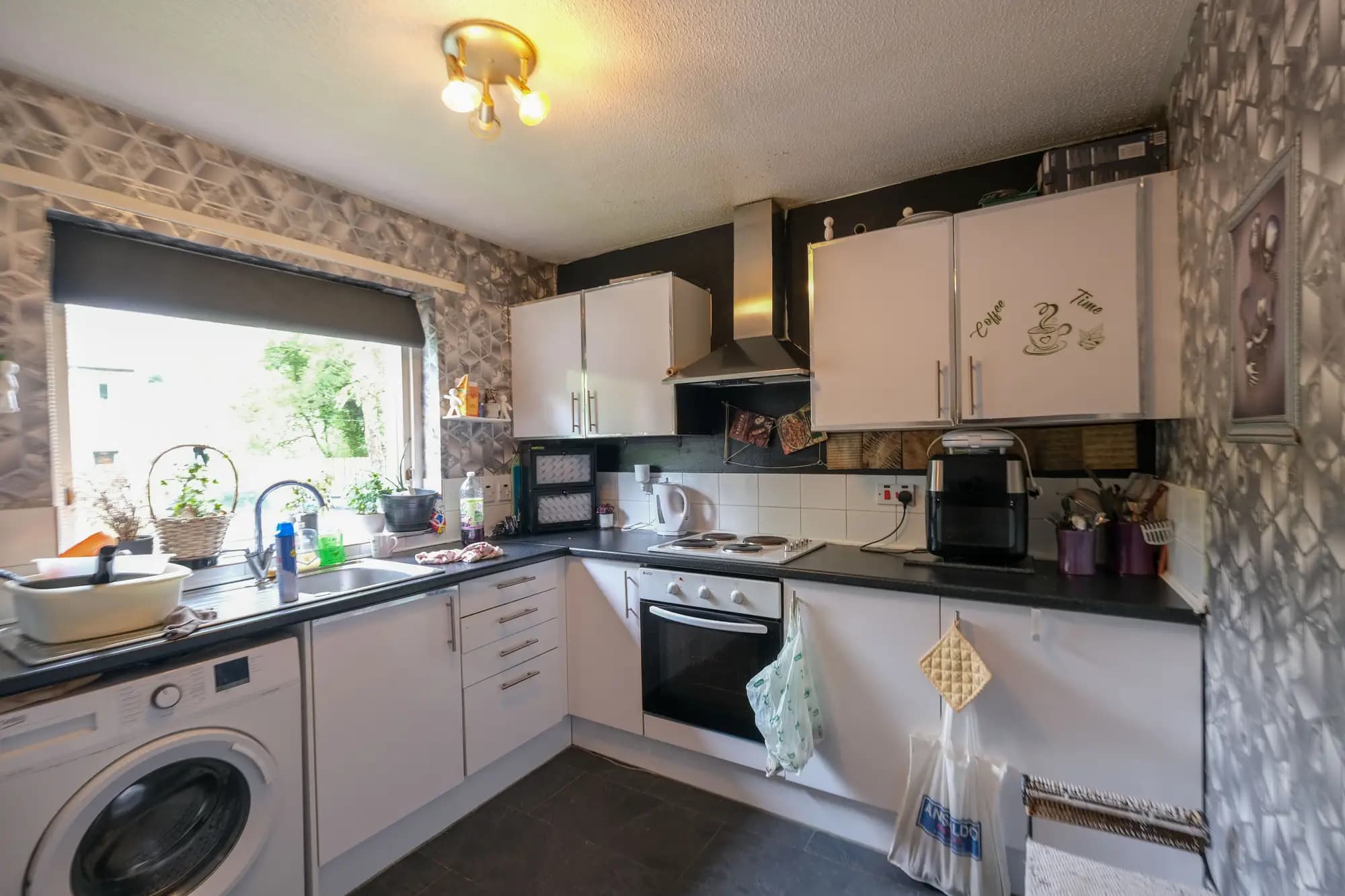 property photo 5 of 18