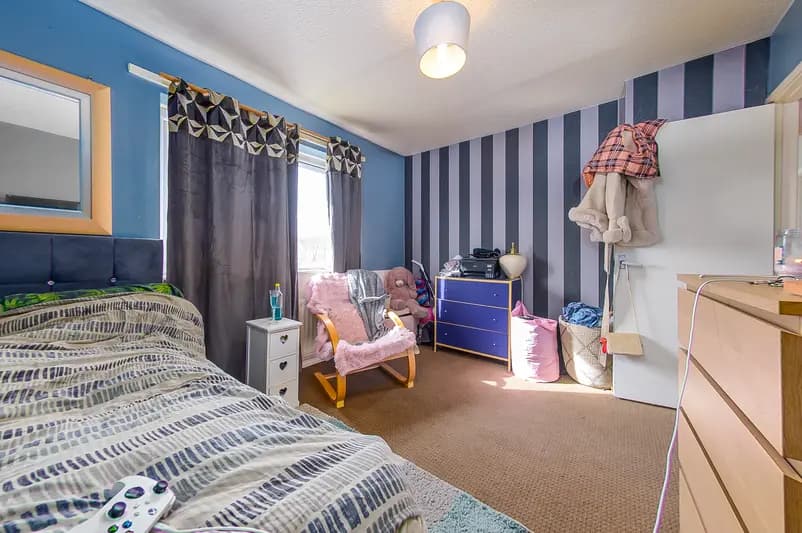 property photo 11 of 19
