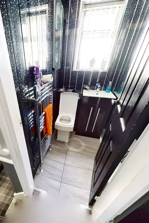property photo 8 of 15