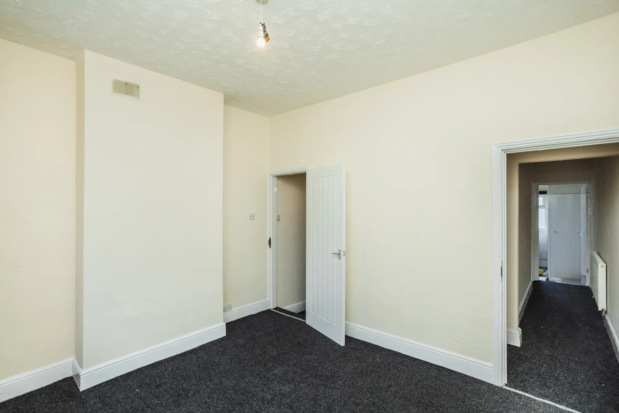 property photo 18 of 32