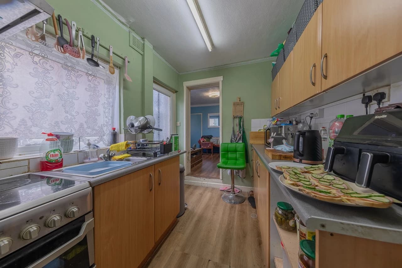 property photo 5 of 20