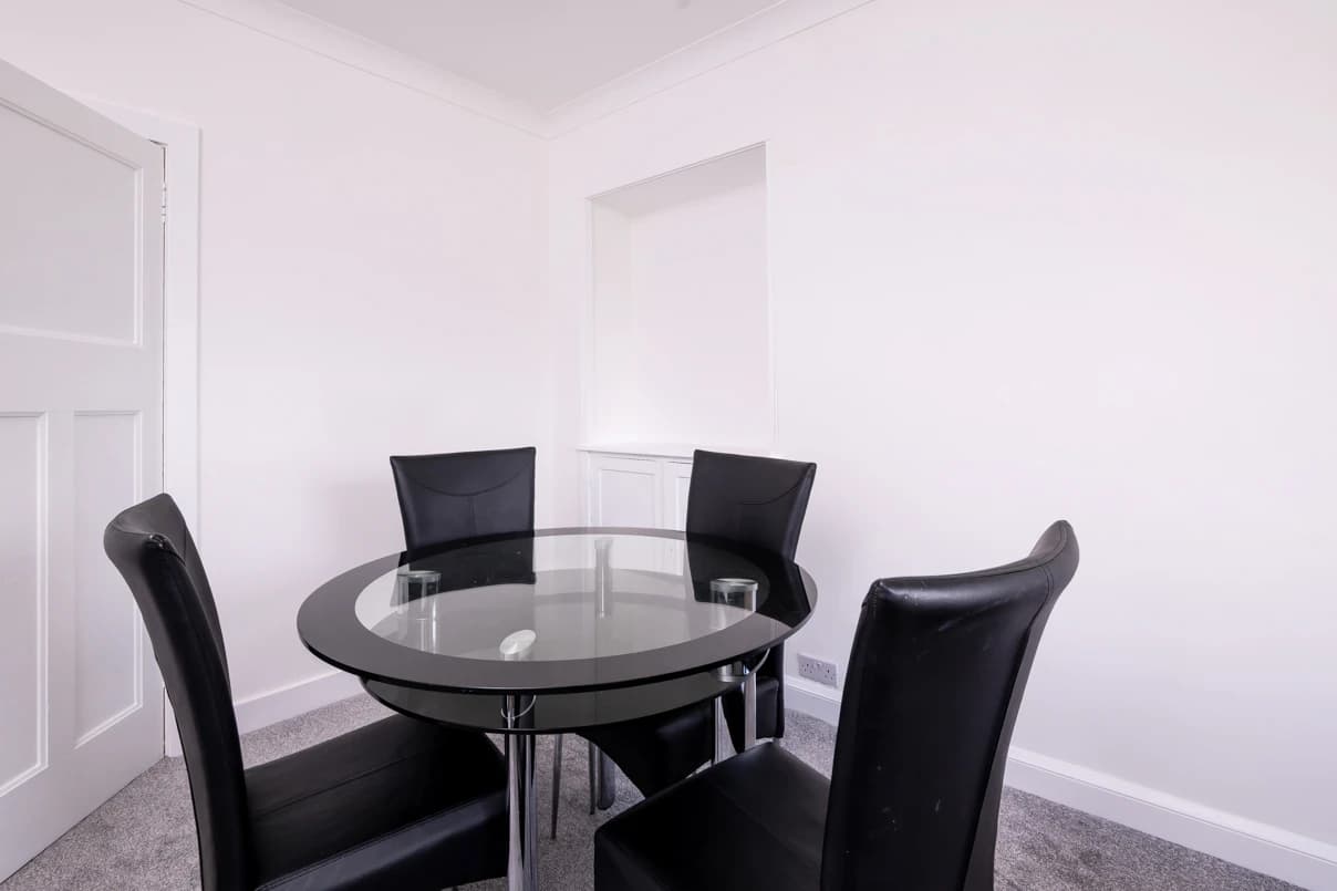 property photo 4 of 16