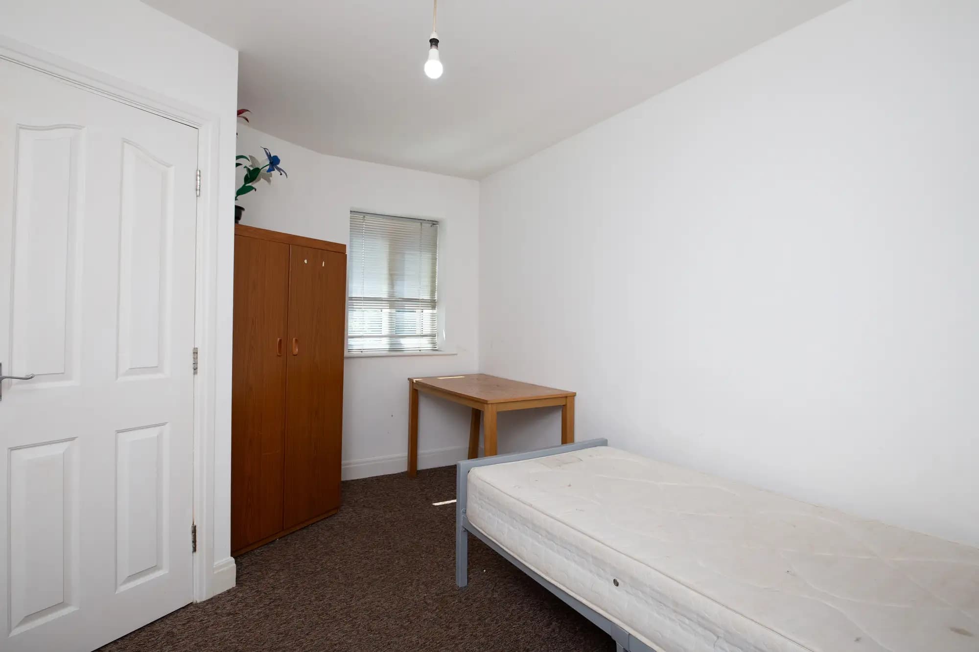 property photo 8 of 13