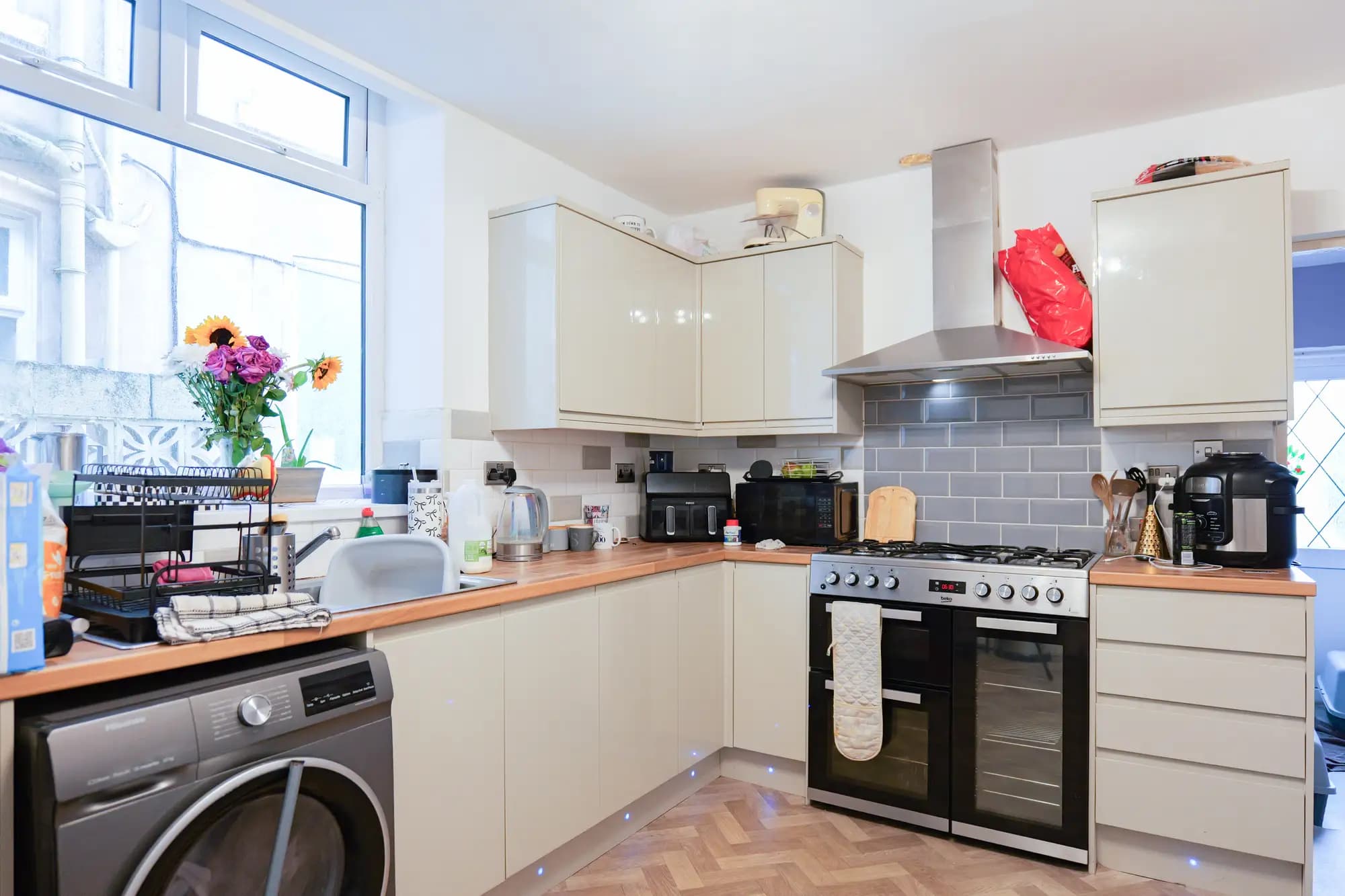 property photo 5 of 32