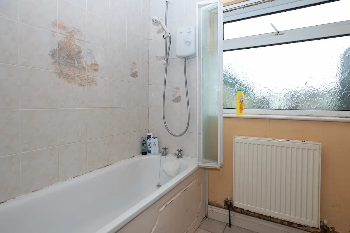 property photo 8 of 20