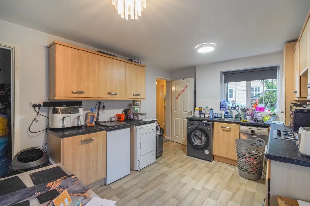 property photo 6 of 25