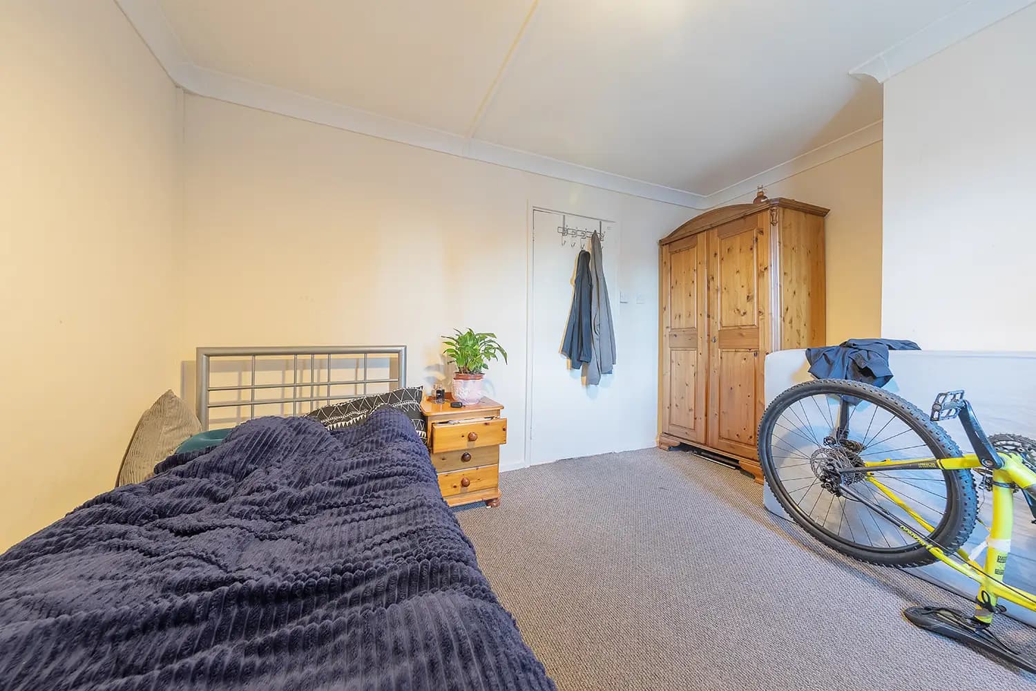 property photo 13 of 22