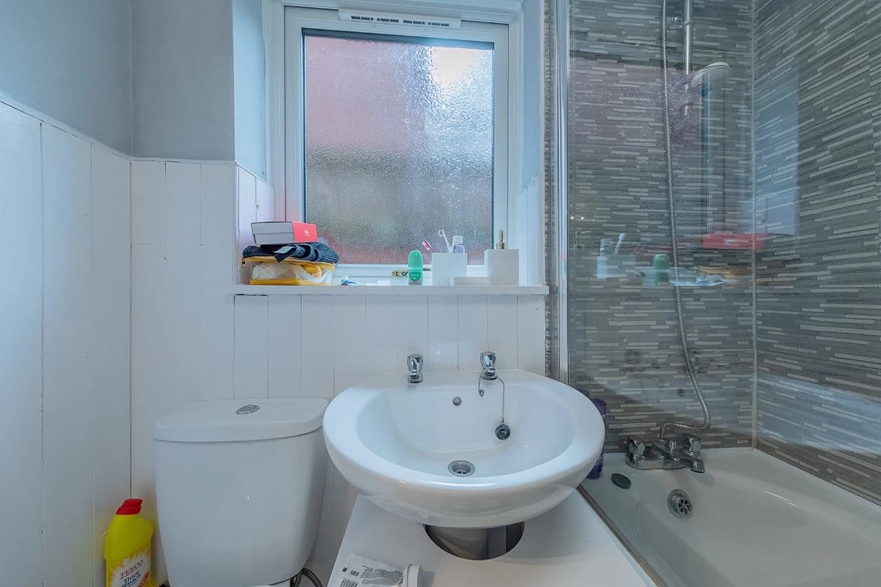 property photo 8 of 18