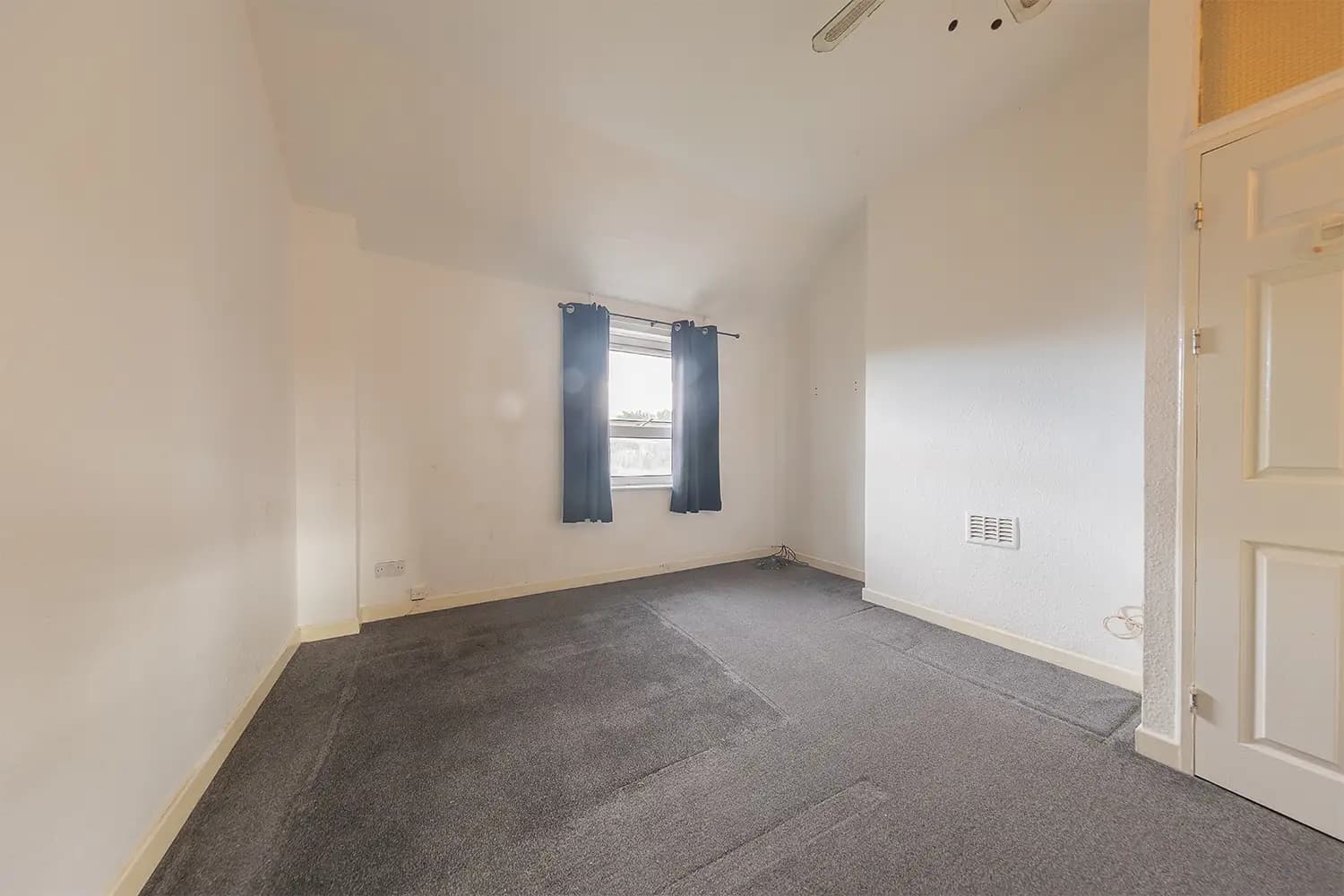 property photo 11 of 26