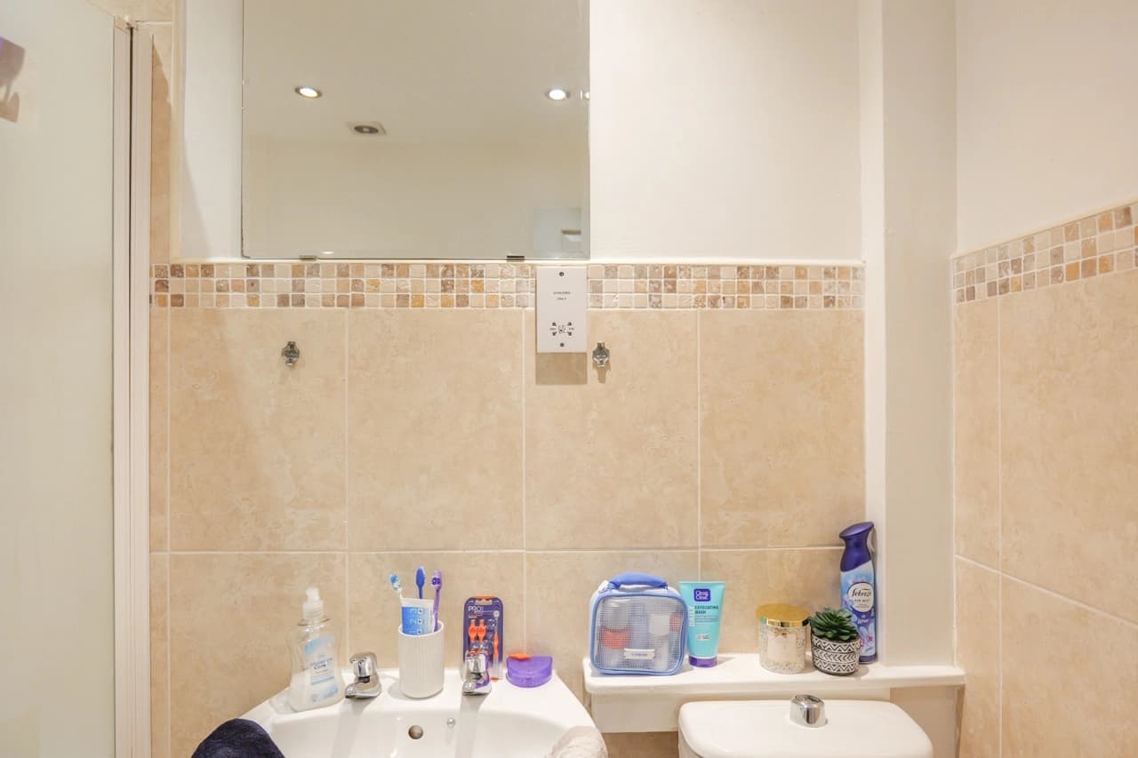 property photo 7 of 16