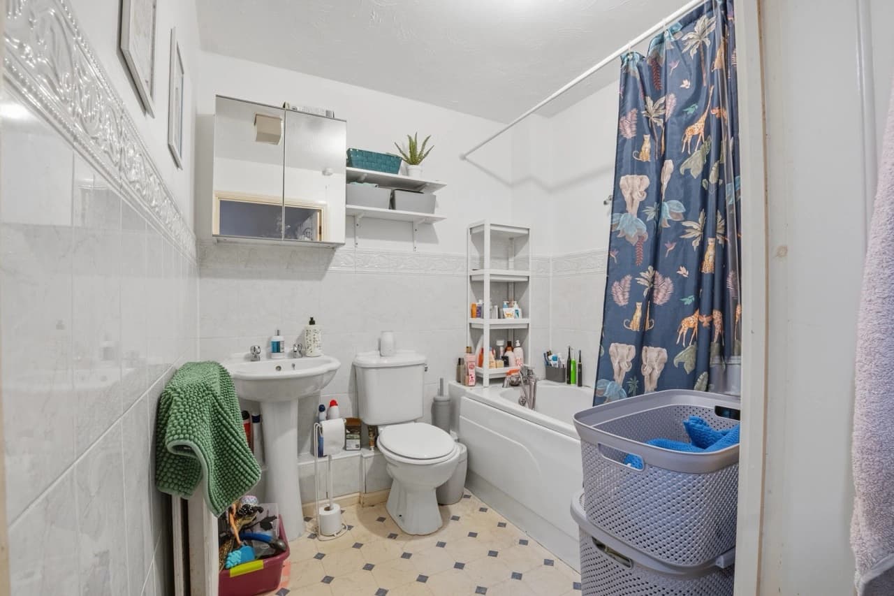 property photo 6 of 16