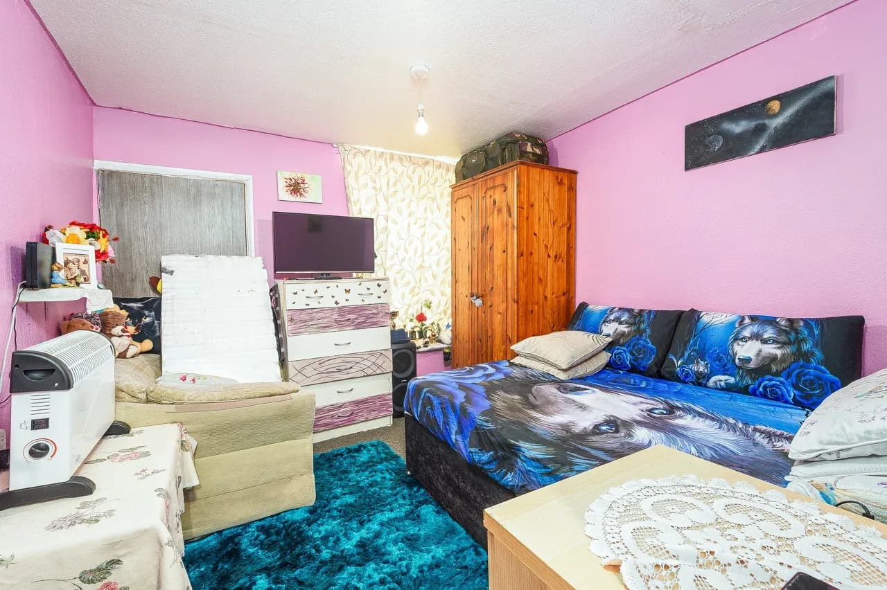 property photo 21 of 35