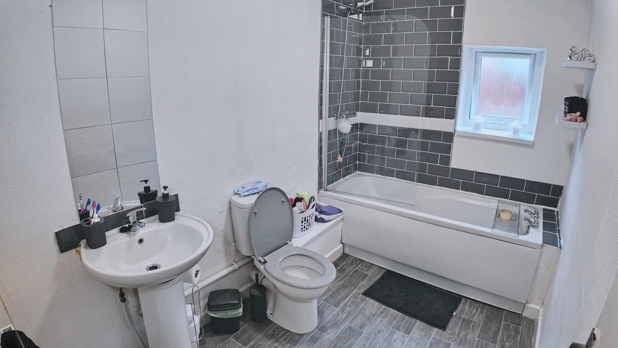 property photo 6 of 17