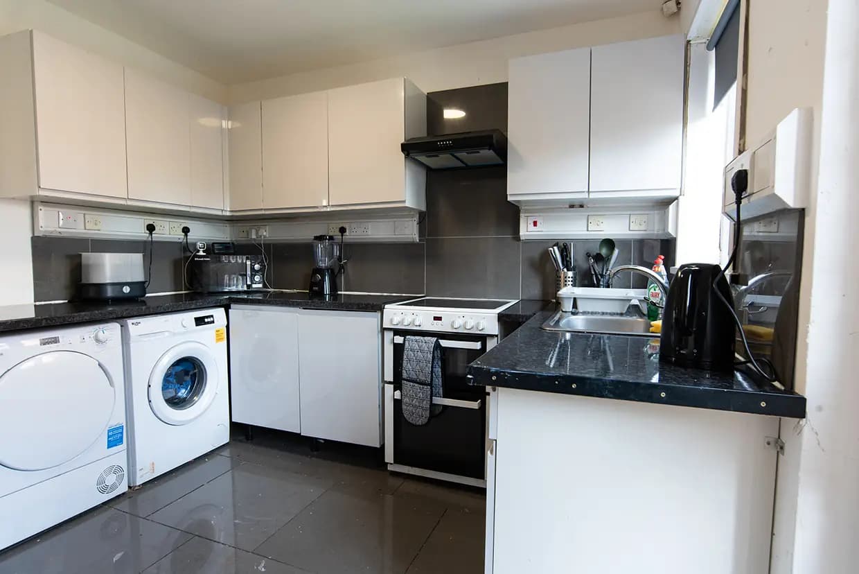 property photo 5 of 17