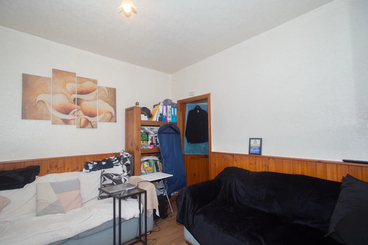 property photo 4 of 19