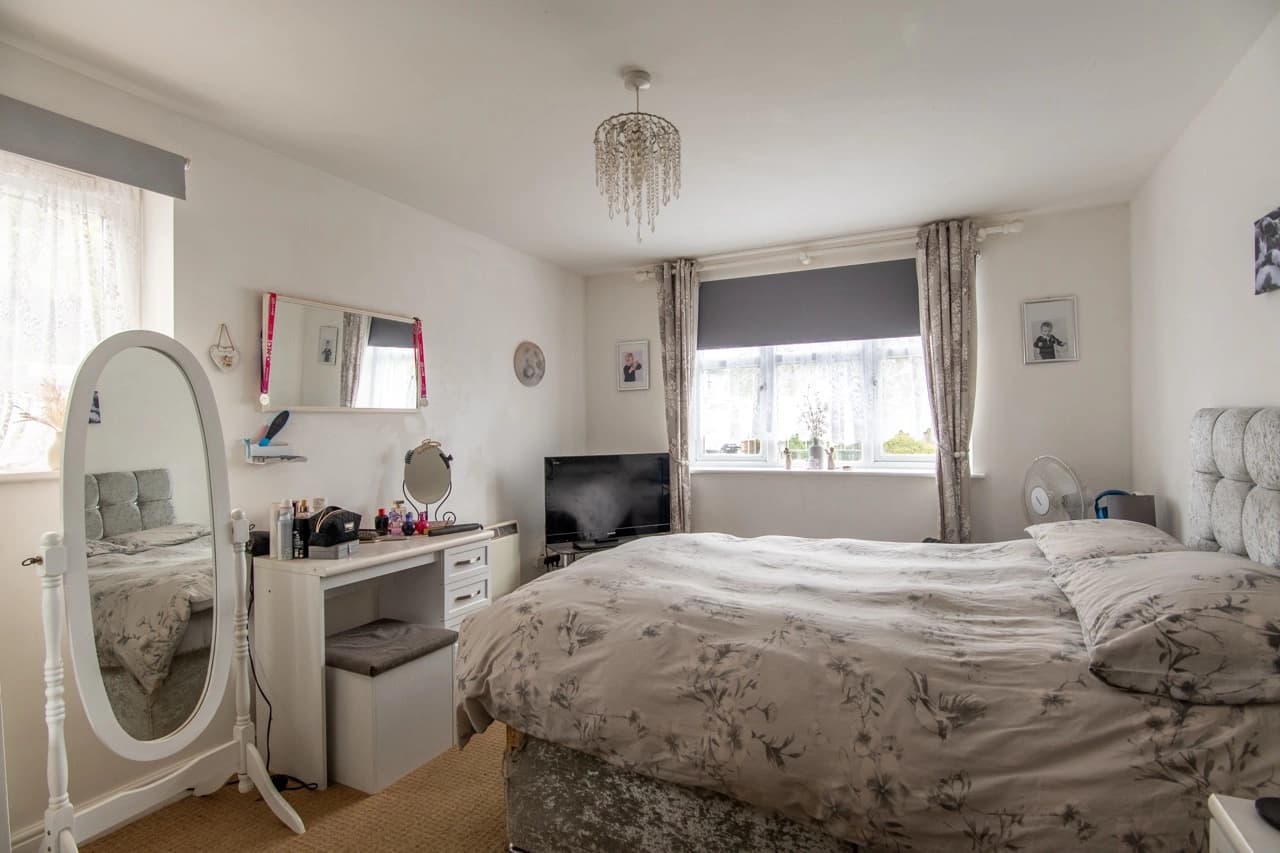 property photo 11 of 19