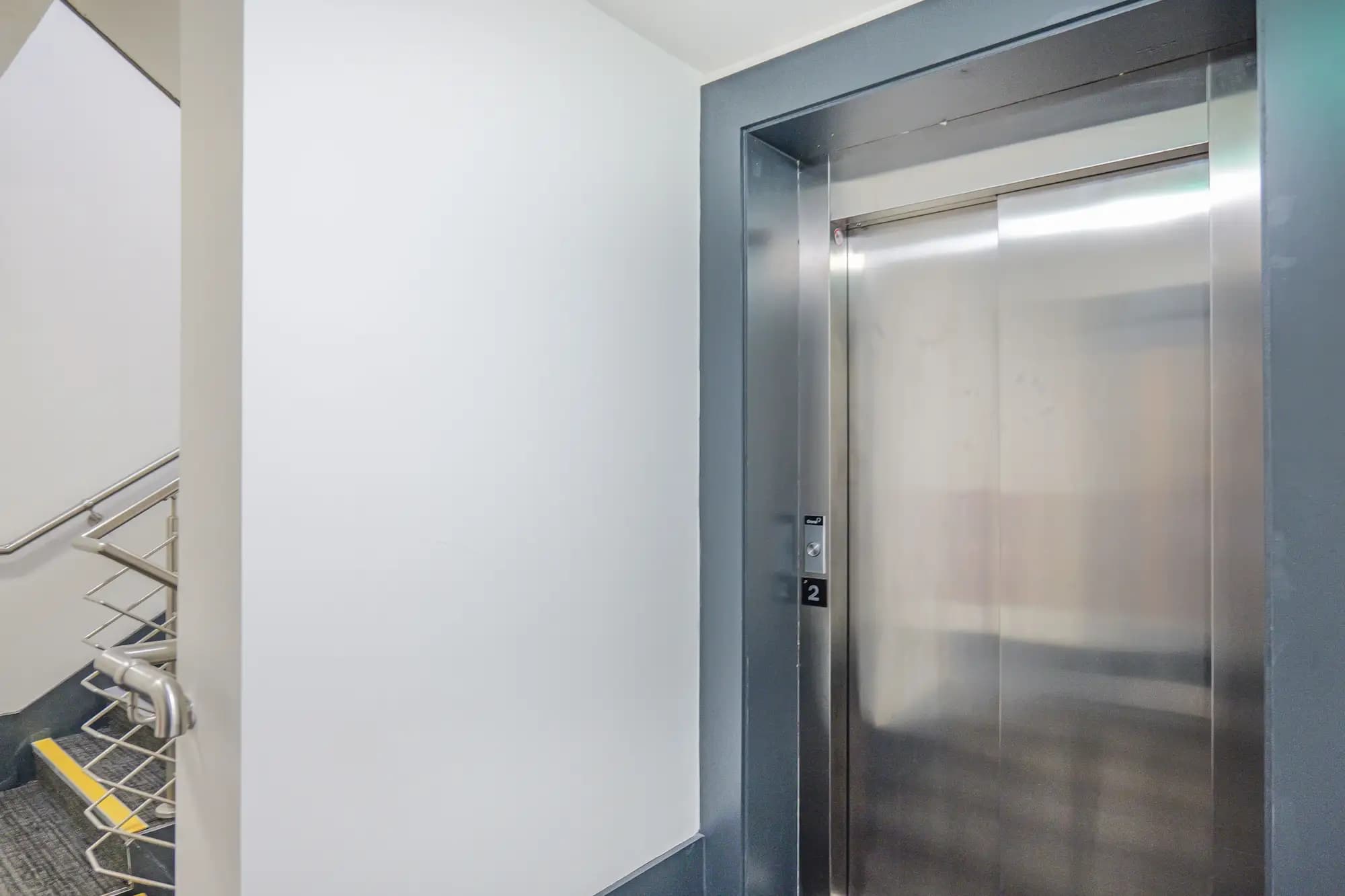 property photo 11 of 18