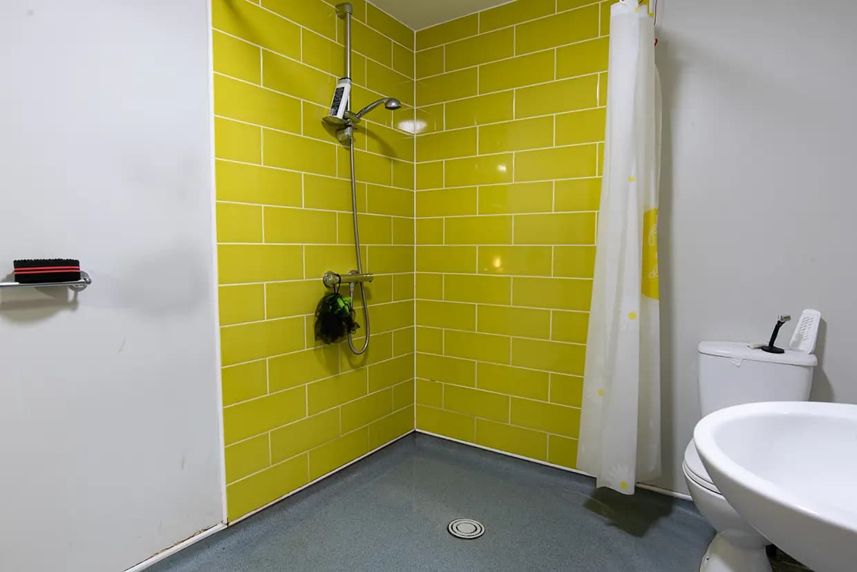 property photo 8 of 16