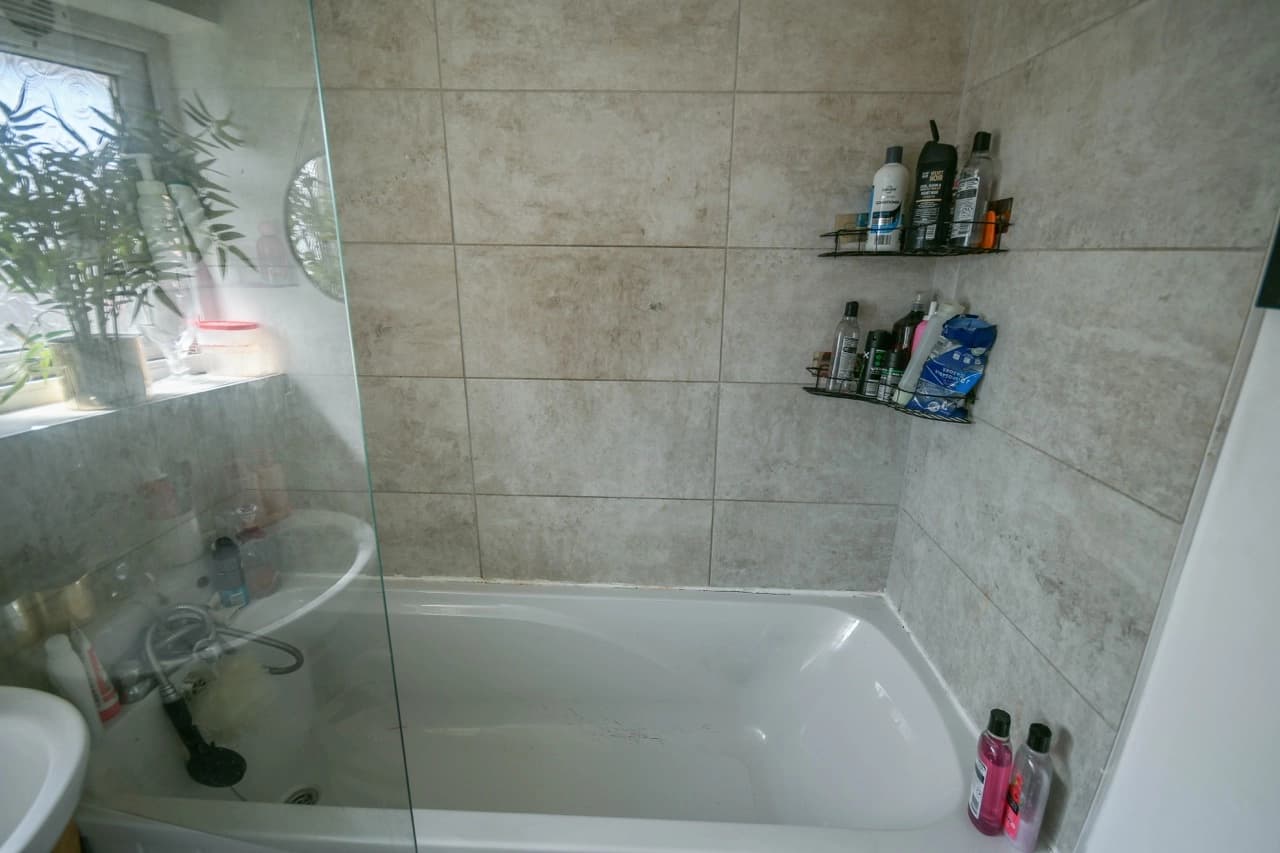 property photo 9 of 22