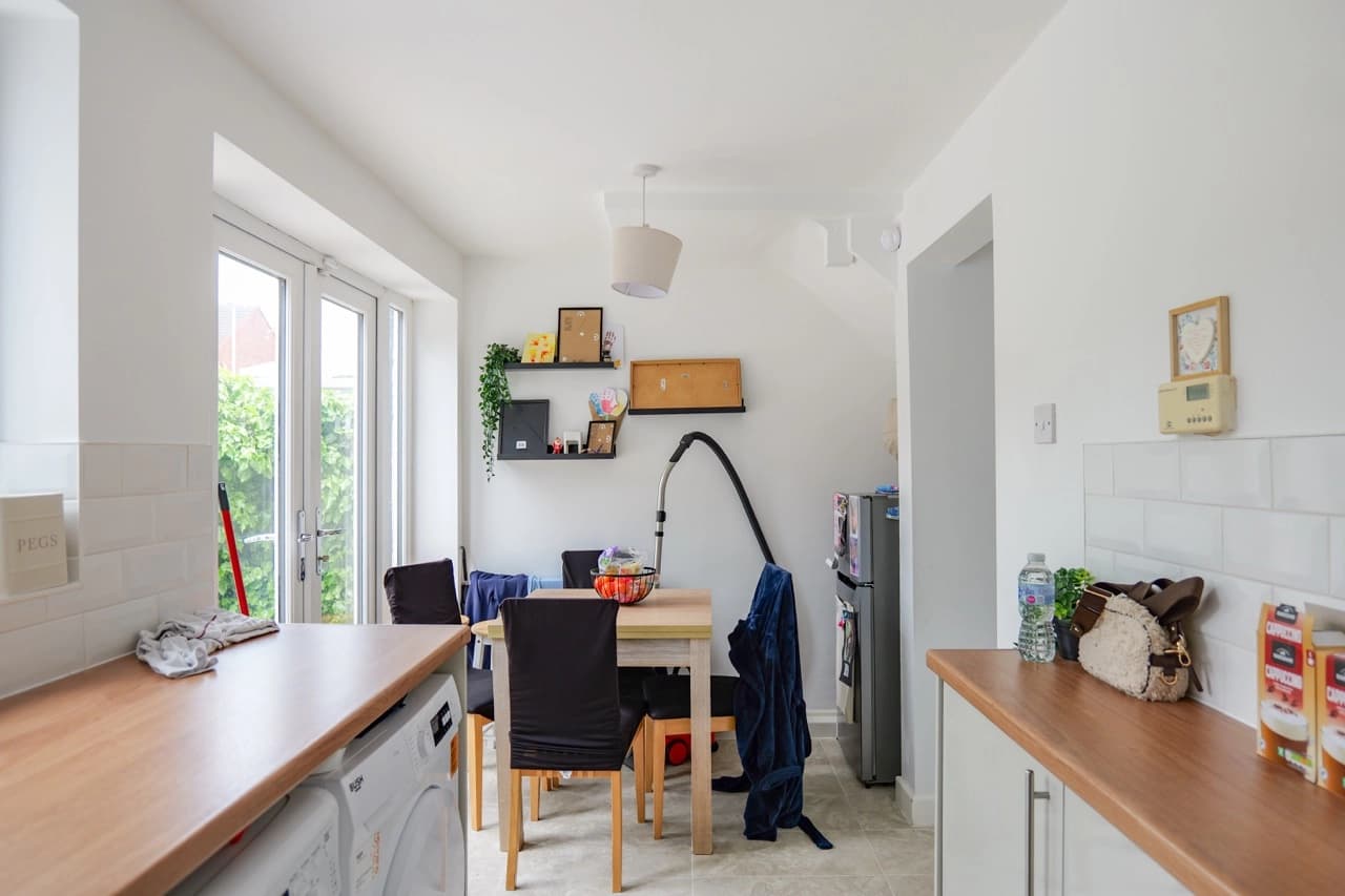 property photo 6 of 18