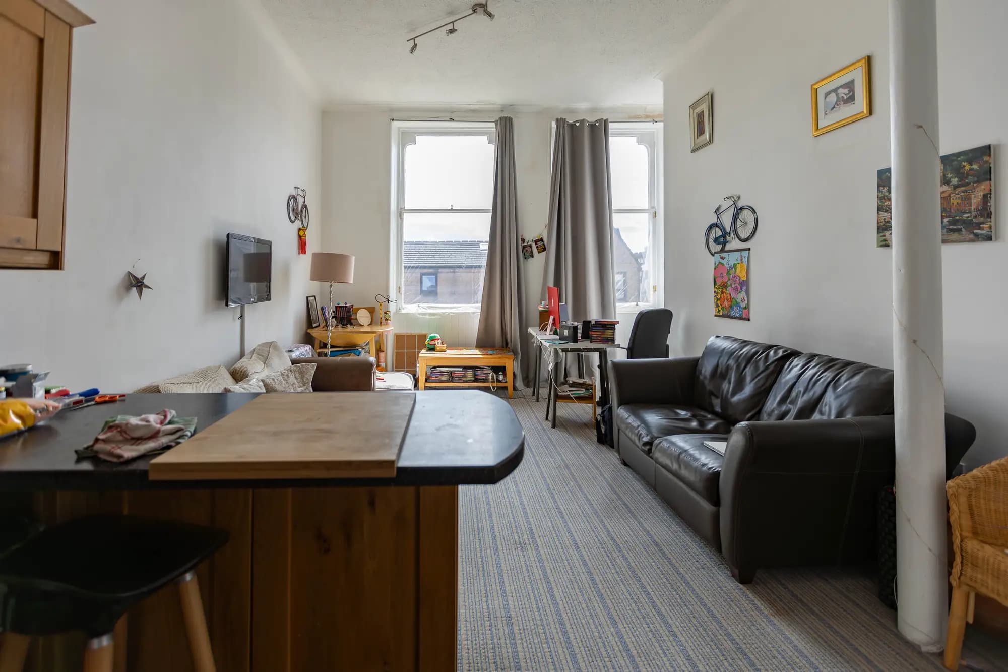 property photo 4 of 15
