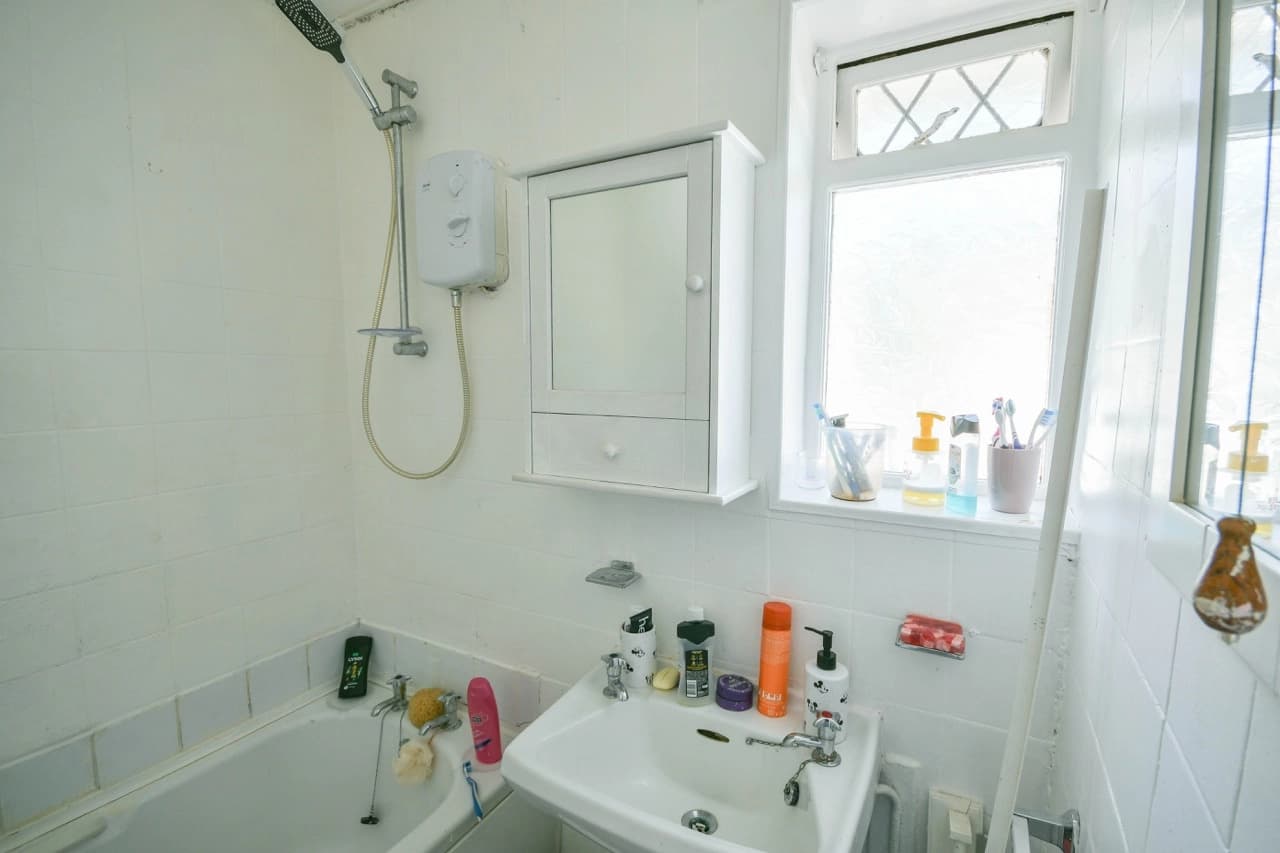 property photo 9 of 19
