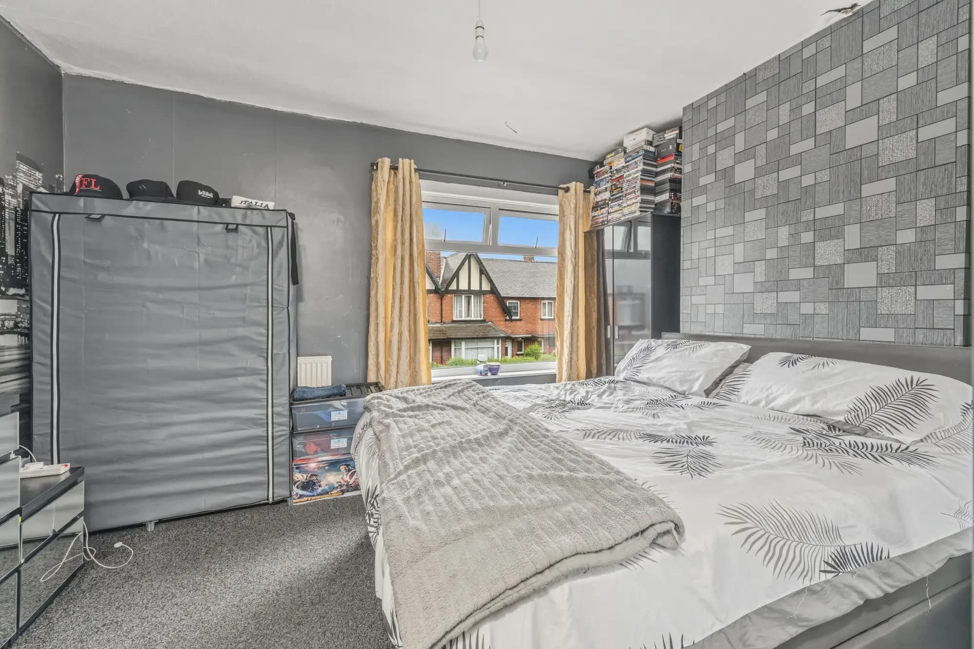property photo 9 of 17