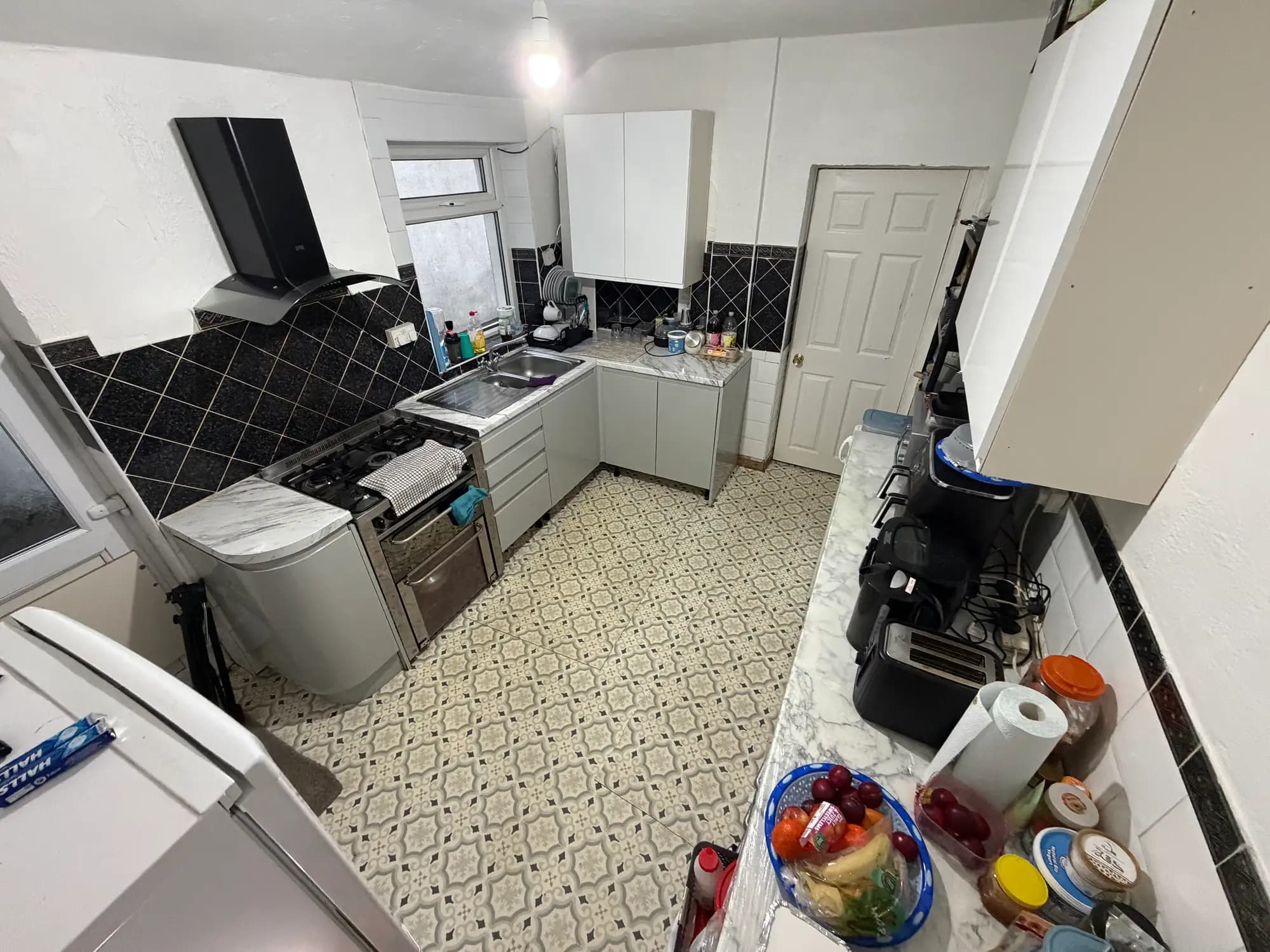 property photo 5 of 27