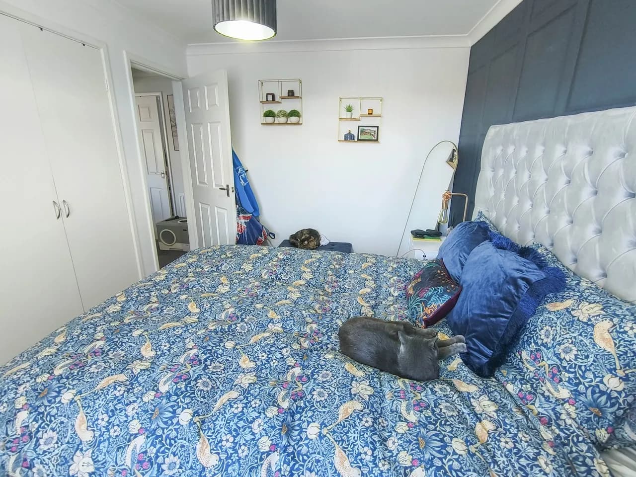 property photo 9 of 16